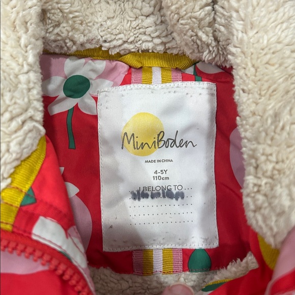 Mini Boden girls' sherpa-lined coat with a Pink Strawberry print size 4-5yr - Picture 8 of 16